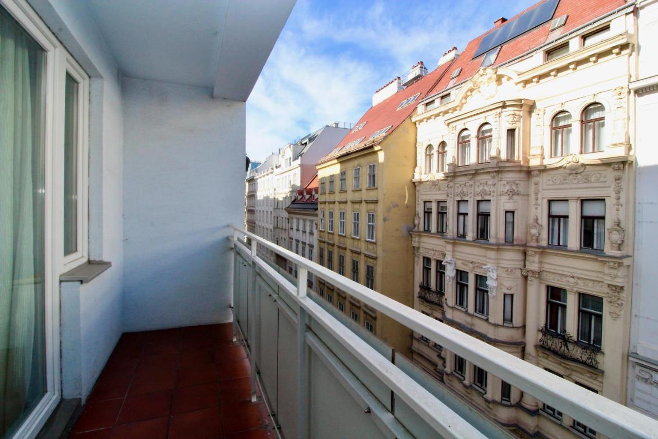 Balcony Apartment - Next To Opera Viyana Dış mekan fotoğraf